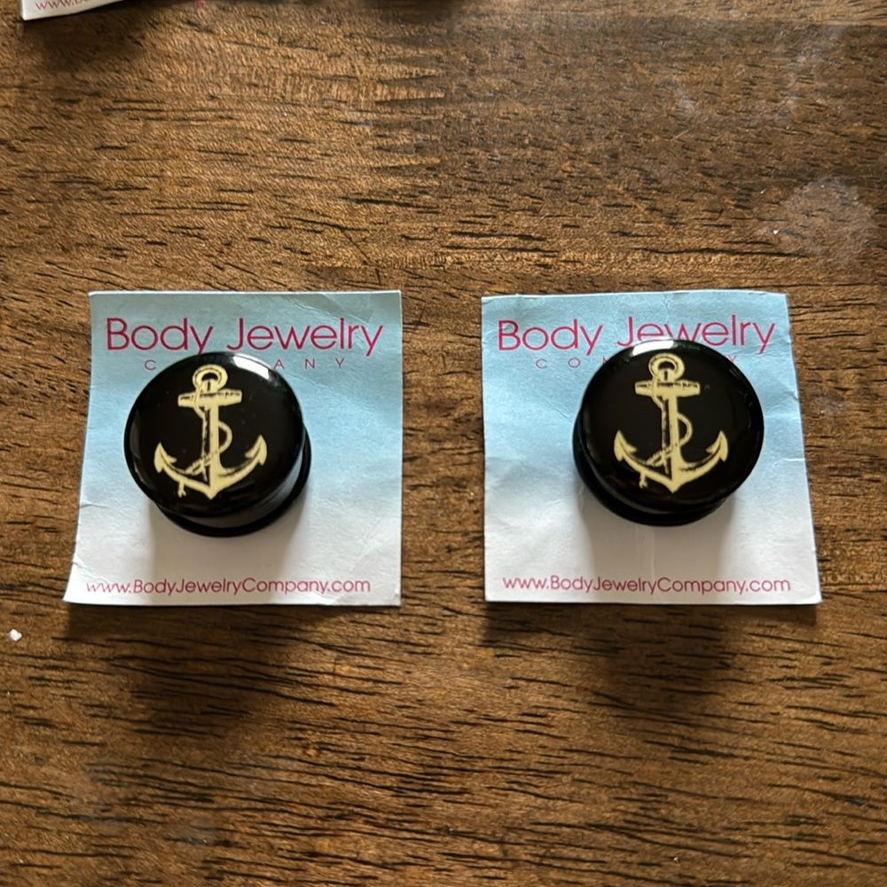 Plastic anchor plugs